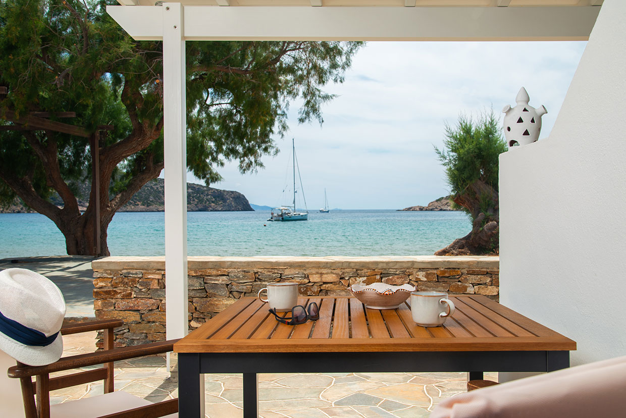 Cour avec vue sur la mer