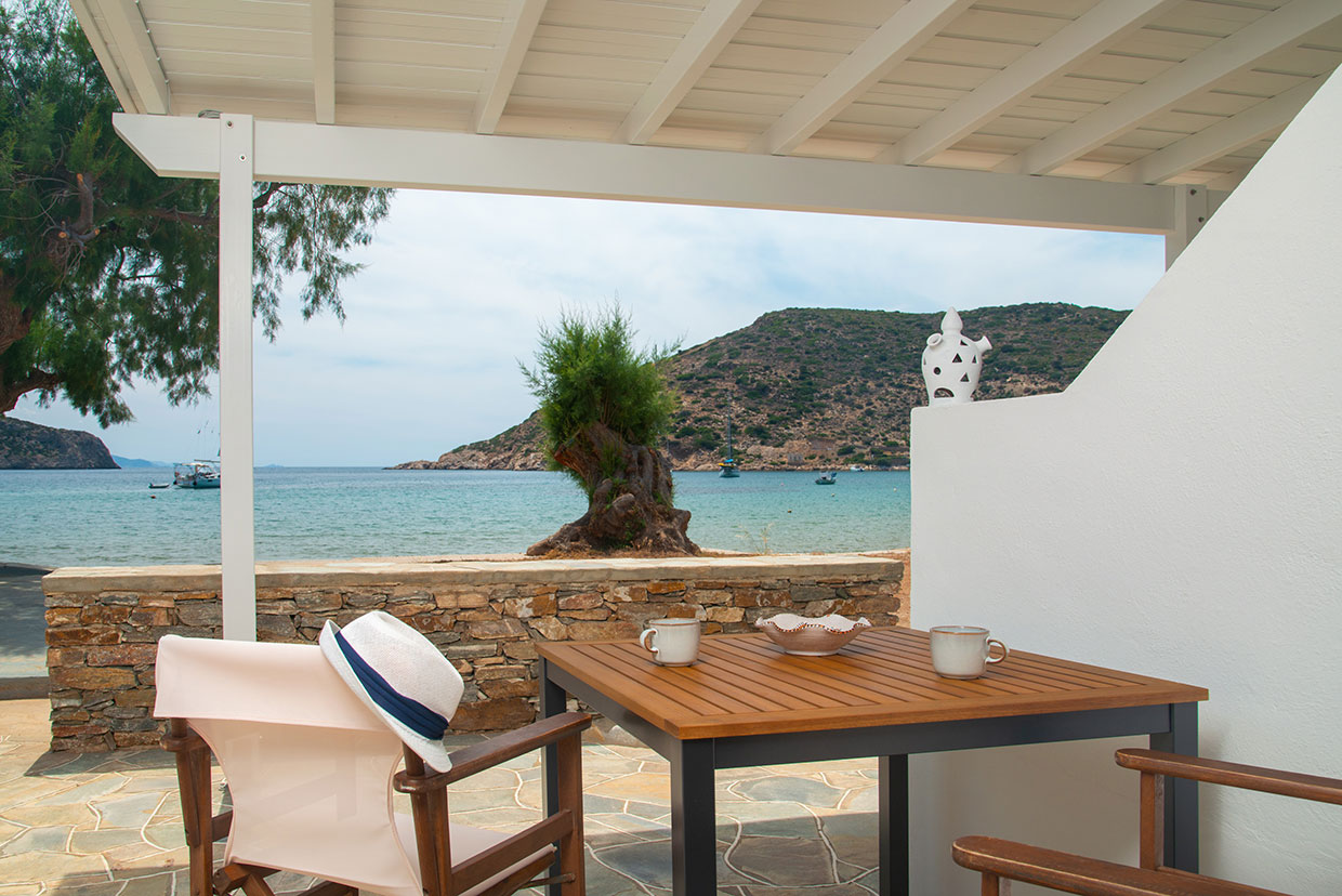 Cour avec vue sur la mer