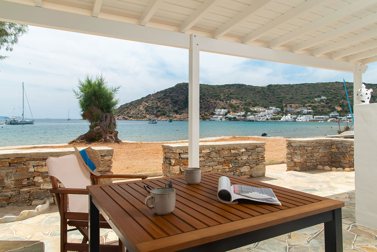 Cour avec vue sur la mer