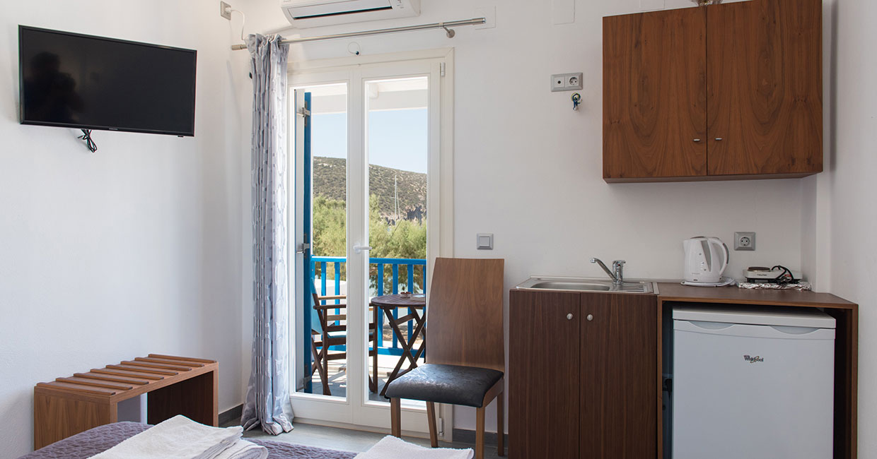 Upstairs room with sea view at Vathi Sifnos